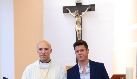  Pbro. Antonio Martínez, Roberto Molina con sus hijos Gaby y Rober.