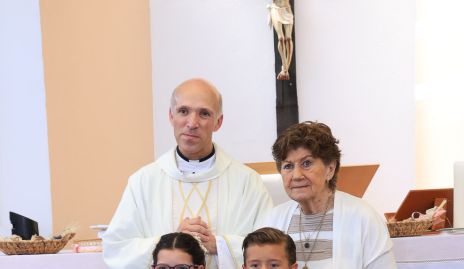  Pbro. Antonio Martínez, Maruchis Andrés, Gaby y Rober Molina.
