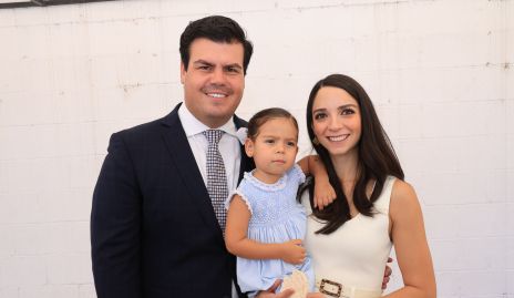   Mauricio Labastida y Sofía Álvarez con su hija  Ana Victoria.