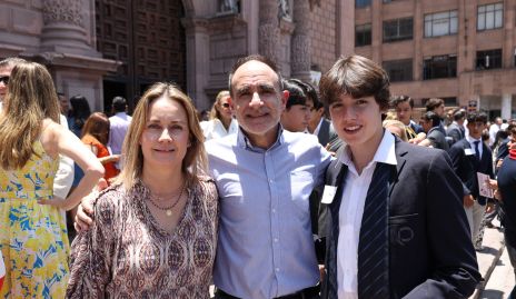  Gaby Artólozaga y Juan Carlos Abaroa con su hijo Paulo.