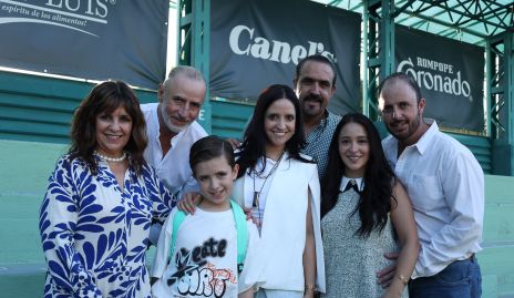  Martha Villalba, Ricky Villalba, Claudio Valle, Maritza Villalba, Claudio Valle, Karen Robledo y Ricardo Villalba.