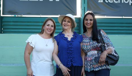  Nohemí Burgaña, Nohemí Villalba y Lorena Burgaña.
