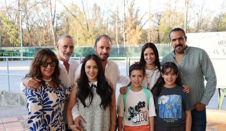  Martha Villalba, Ricky Villalba, Karen Robledo, Ricardo Villalba, Claudio Valle, Maritza Villalba, Valentina Valle y Claudio Valle.