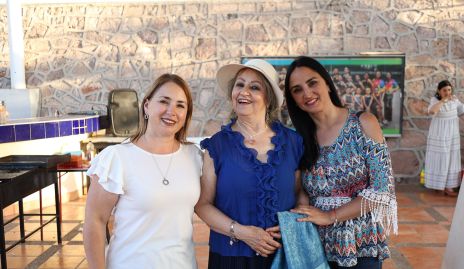  Nohemí Burgaña, Nohemí Villalba y Lorena Burgaña.
