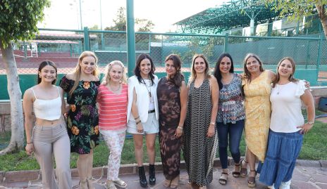  María José Villalba, Vanessa Villalba, Elizabeth Heinze, Maritza Villalba, Alejandra Villalba, Elsa Villalba, Lorena Burgaña,  Ana María Villalba y Nohemí Burgaña.