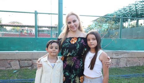  Dante Villalba, Vanessa Villalba y Emma Villalba.