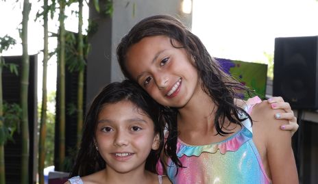  Loretta Stevens y Ana Victoria.