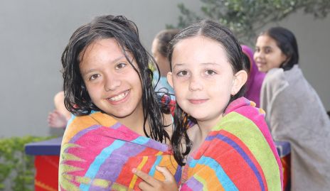  Elena y Lara.