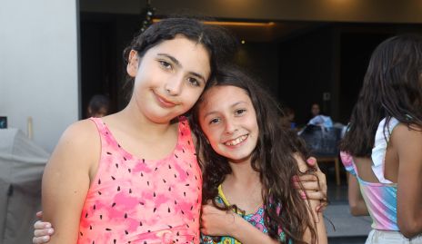  Carlota y Sofía.