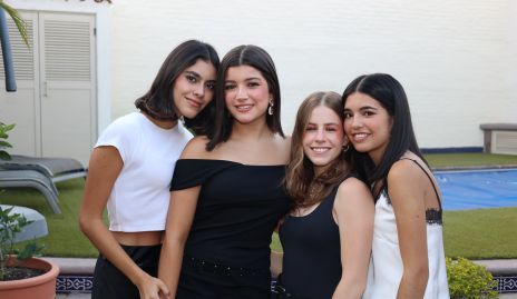  Ana Salazar, Sofía Flores, Alejandra Suárez y Tania Hernández.