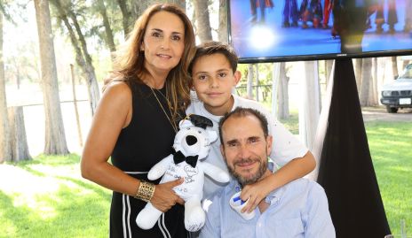  Cristina Villalobos, Luis Nava y Andrés Nava Villalobos.