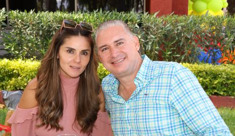  Claudia Pérez Amaral y Luis Castro .