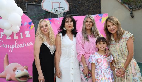  Claudia Ávila, Elizabeth Martínez, Mariana Berrones, Marcela Gerber y Renata Cordero.