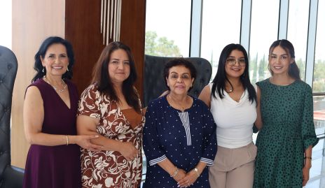  Rocío Ávila, María Elena, Carmen, Lía y Alejandra.