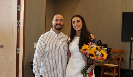  Daniel Hernández con su prometida Isabel Torres.