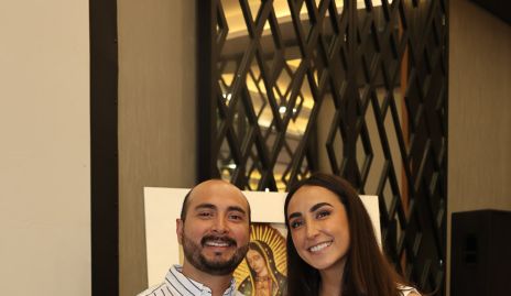  Daniel Hernández con su prometida Isabel Torres.