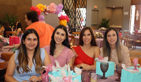  Adriana Alvarado, Ana Lucía Torres, May Chávez y Marce Chávez.