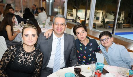  Daniela Salazar, Emilio Torres, Emilio y Daniel Torres.
