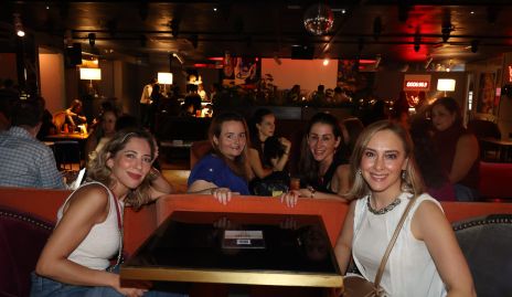  Lorena Aldrete, Marcela Alvarado, Lety Márquez y Sandra Aldrete.
