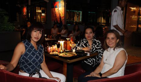  Claudia Reyes, Tere Muñoz y Gabriela Arroyo.