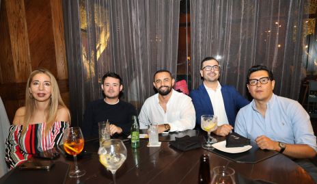  Carla Laiseca, Manuel Flores, Julio Fuchoc, Roberto Urisar y Abraham Navarro.