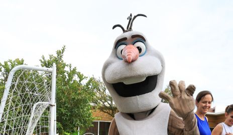  Euge Palos y Chío Huerta con Olaf.