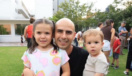  Ricardo Gordoa con sus hijos Sofía y Pablo.