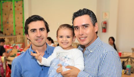  Guillermo Gómez, Lucila y Xavier Azcárate.