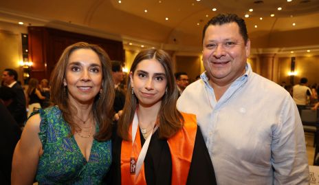  Luis Fernando Torrescano y Nuria Ejarque con su hija Nuria.