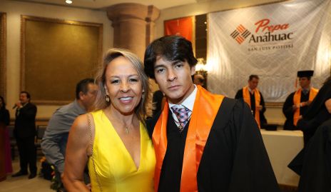  Alma Durón con su hijo Franco.