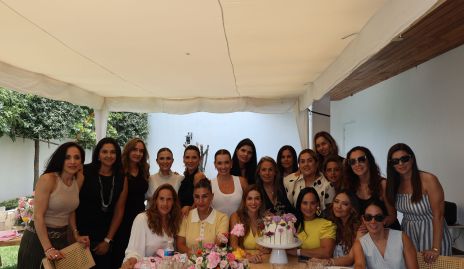  Geo Rivera con sus amigas.