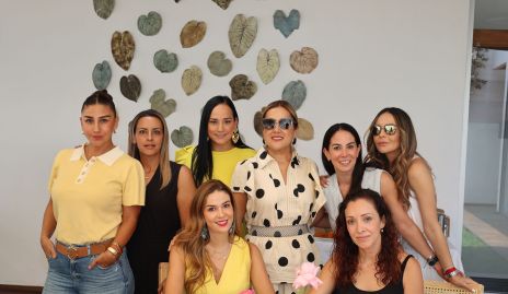  Geo Rivera con sus amigas.