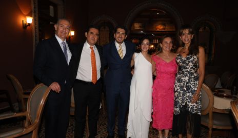  Los novios, Guillermo Acosta de los Santos y Andrea Abud Alcalde, con sus papás Manuel Abud, Guillermo Acosta, Verónica Alcalde y Cecilia de los Santos.