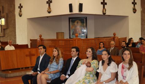  Gabriel Torres, Diana Olvera, Luis Torres, Tere Ledezma, Cristina Ledezma y Claudia Torres con Juan Pablo.