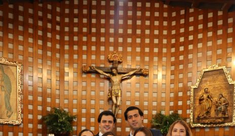  Juan Pablo con sus papás y padrinos Cristina Ledezma, Luis Torres, Tere Ledezma, Gabriel Torres, Claudia Torres y Diana Olvera.