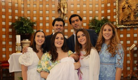  Juan Pablo con sus papás y padrinos Cristina Ledezma, Luis Torres, Tere Ledezma, Gabriel Torres, Claudia Torres y Diana Olvera.