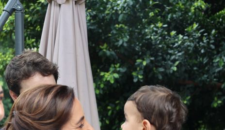  Tere Raymond con su nieto Luisito.
