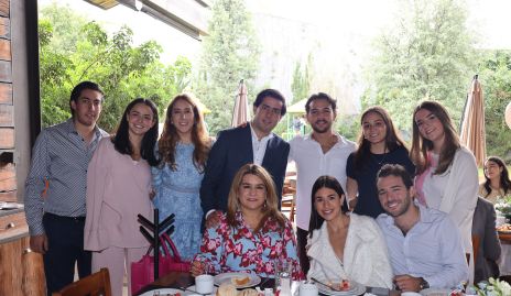  Rubén Torres, Montse Bedolla, Diana Olvera, Gabriel Torres, Santiago, Úrsula, Claudia Torres, Carmenchu, Isa y Roberto.