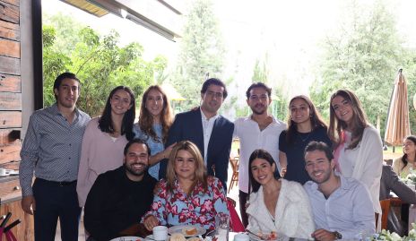  Rubén Torres, Montse Bedolla, Diana Olvera, Gabriel Torres, Santiago, Úrsula, Claudia Torres, Jaime Alvarado, Carmenchu, Isa y Roberto.