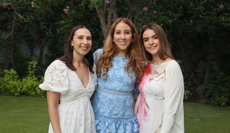  Cristina Ledezma, Diana Olvera y Claudia Torres, madrinas de Juan Pablo.