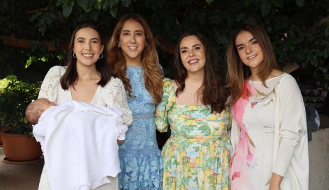  Cristina Ledezma, Diana Olvera, Tere Ledezma y Claudia Torres con Juan Pablo Torres.