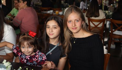  Emilia Zamanillo, Isabella y María Paula Salazar.