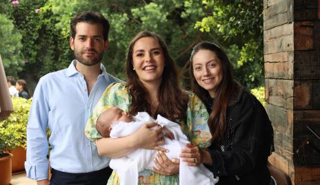  Pablo Zendejas, Tere Ledezma y Nayelli Maya con Juan Pablo.