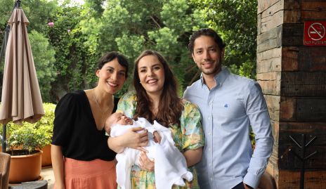  Marina Gómez, Tere Ledezma y Fernando Gaviño con Juan Pablo.