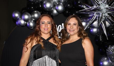  Daniela Jonguitud con su mamá Claudia Montoya.