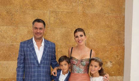  Sofía Múzquiz y Sebastián Rosillo con sus hijos Sebastián y Carlota.
