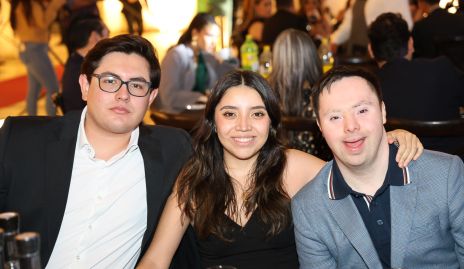  Jair Flores, Ivana Murrieta y Jacob Flores.