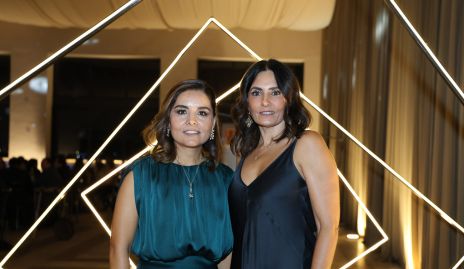  Lorena Torres y Claudia Artolozága.
