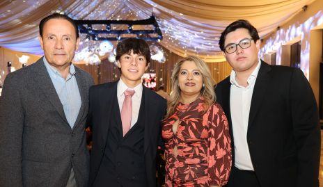  Tomás Flores, Bryan Flores, Rocío Govea y Jair Flores.