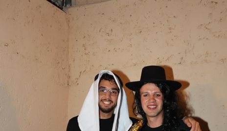  Gilberto Suárez y Andrés.